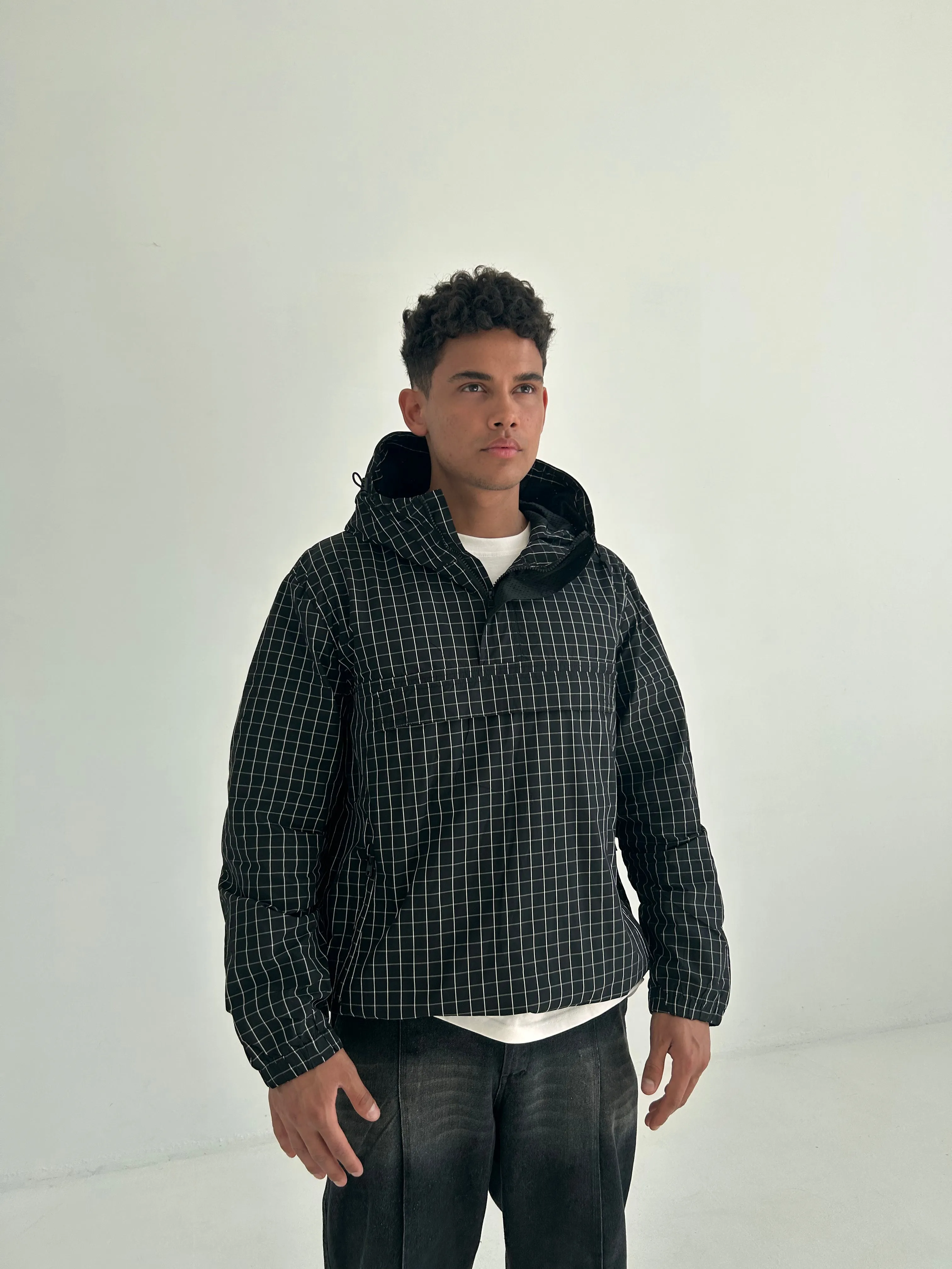 Sure! Here is an optimized title for the e-commerce product: Stylish CP X GLOBE STUDIOS Windbreaker Pullover for Men