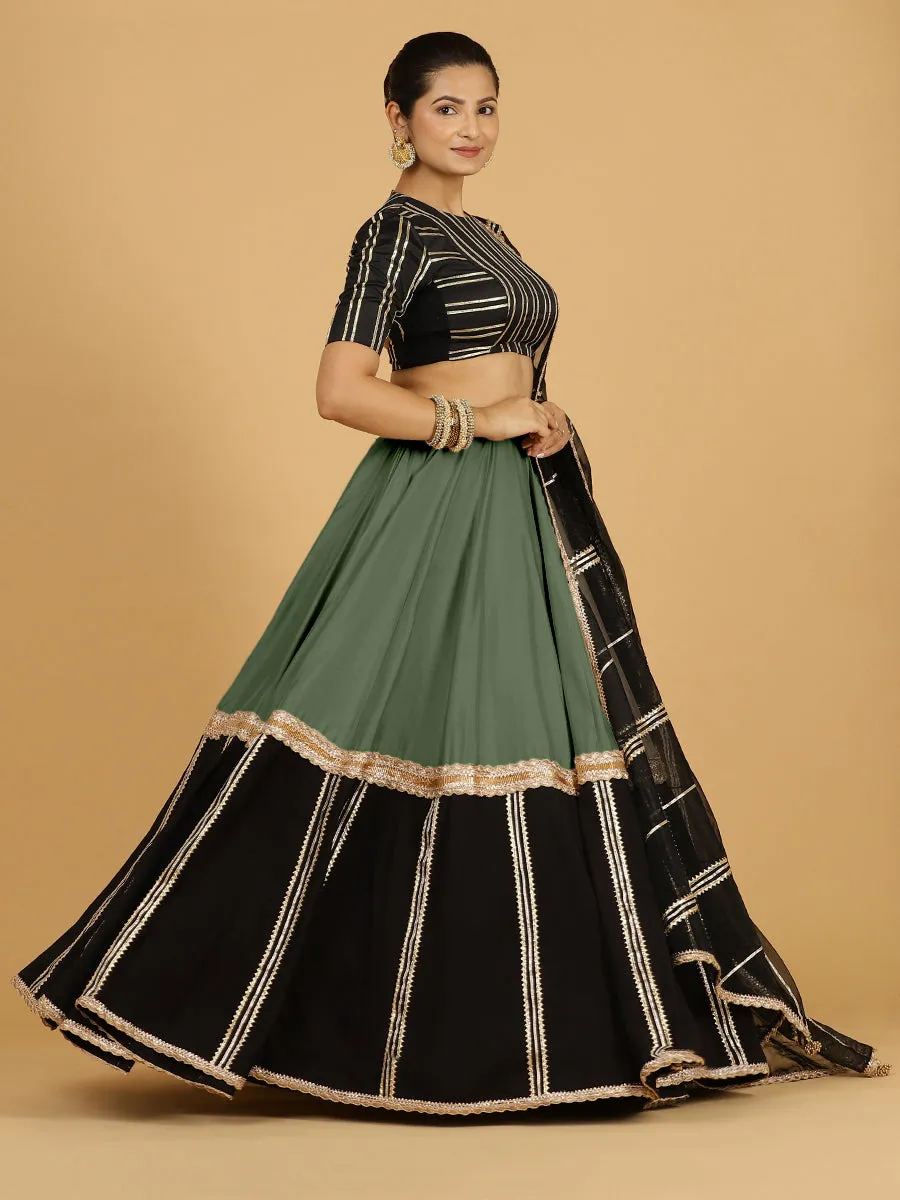 Mastani x Tyohaar | Hunter Green Panelled Lehenga Skirt