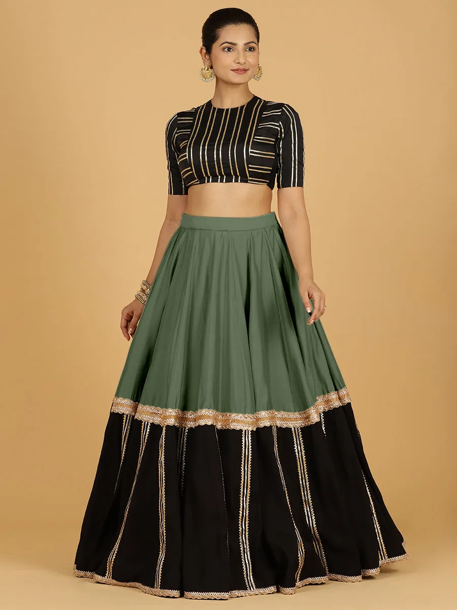 Mastani x Tyohaar | Hunter Green Panelled Lehenga Skirt