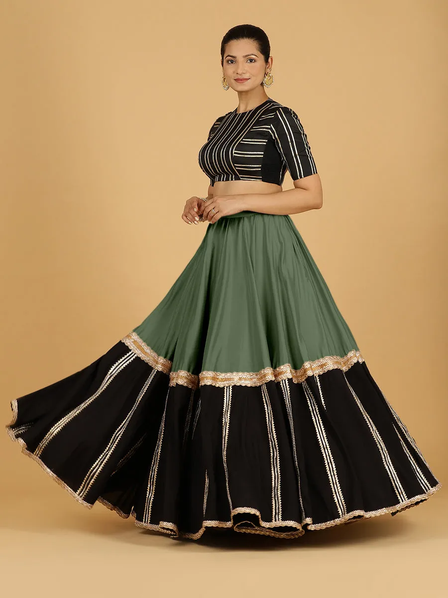 Mastani x Tyohaar | Hunter Green Panelled Lehenga Skirt